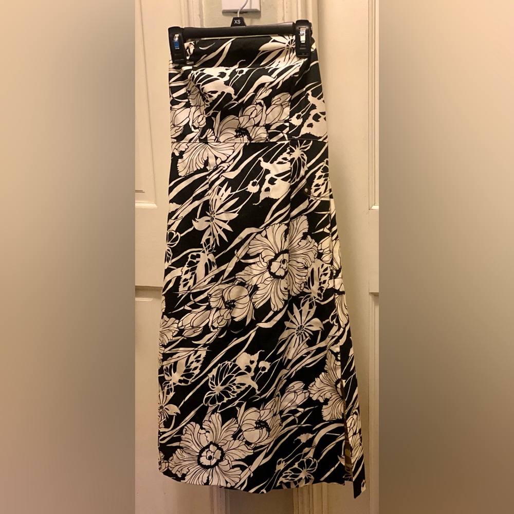 Express fitted strapless dress.Worn once.XS. Flattering suitable for any event!